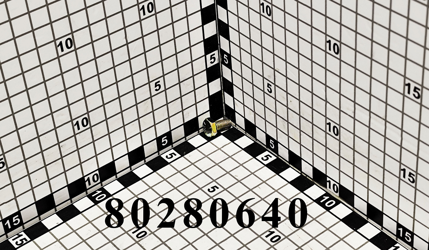 Болт 80280640 CNHi