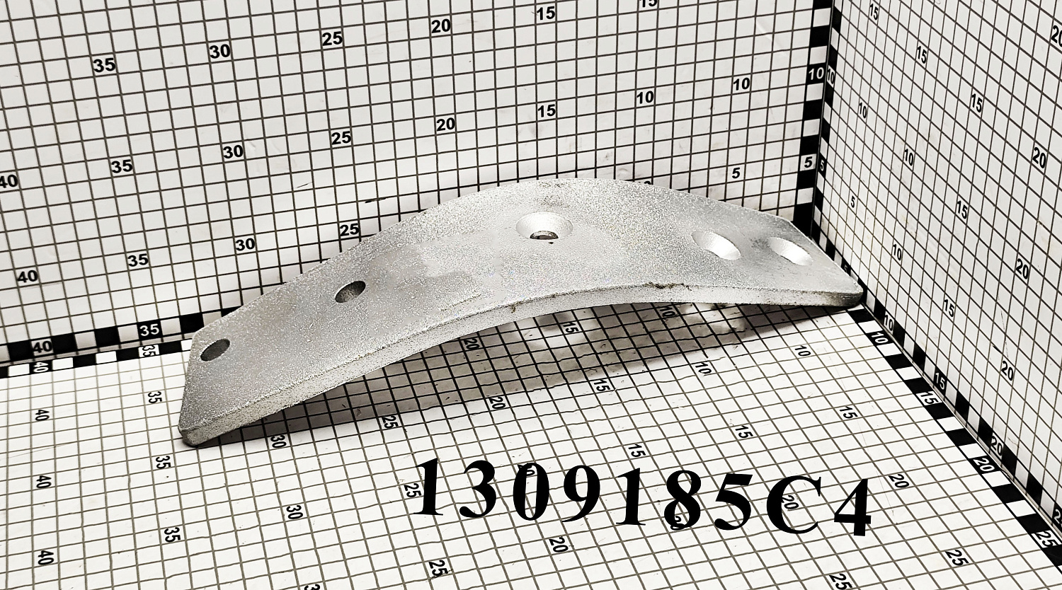 Накладка 1309185C4 CNHi
