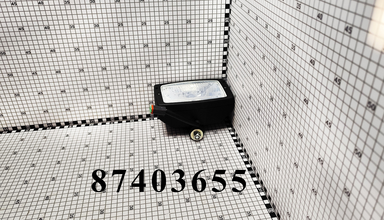 Фара правая 87403655 CNHi