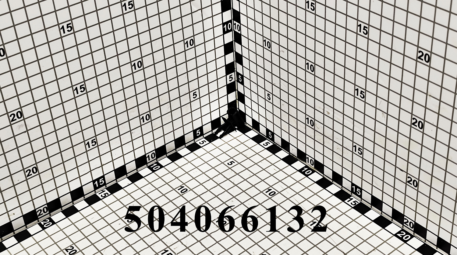 Фиксатор 504066132 CNHi