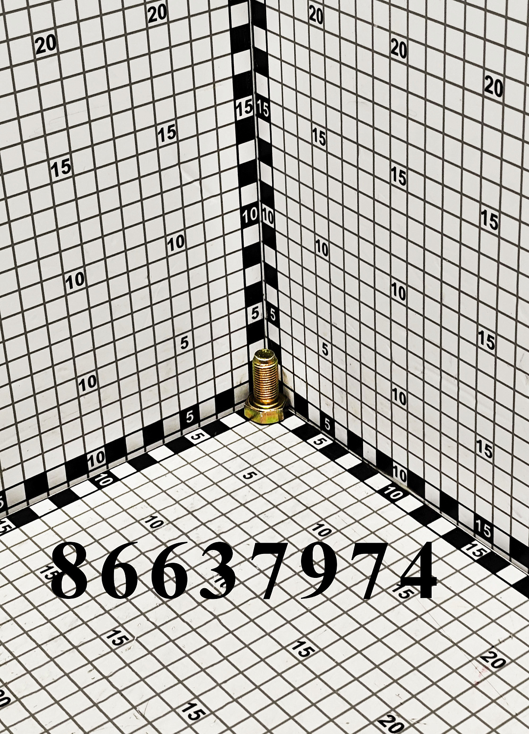 Болт 86637974 CNHi