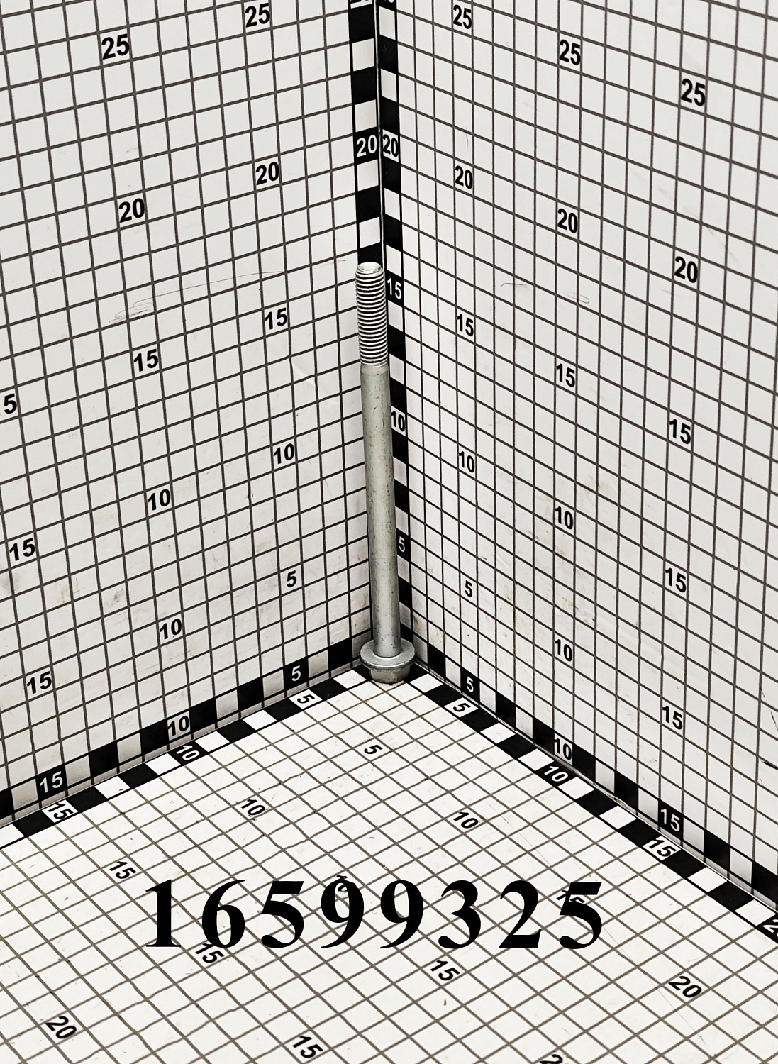 Болт 16599325 CNHi