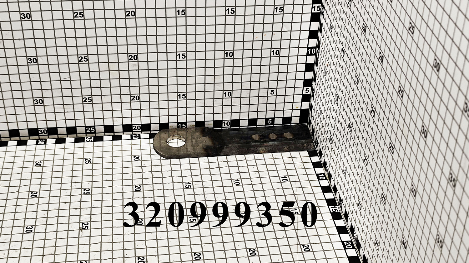 Нож измельчителя 320999350 CNHi