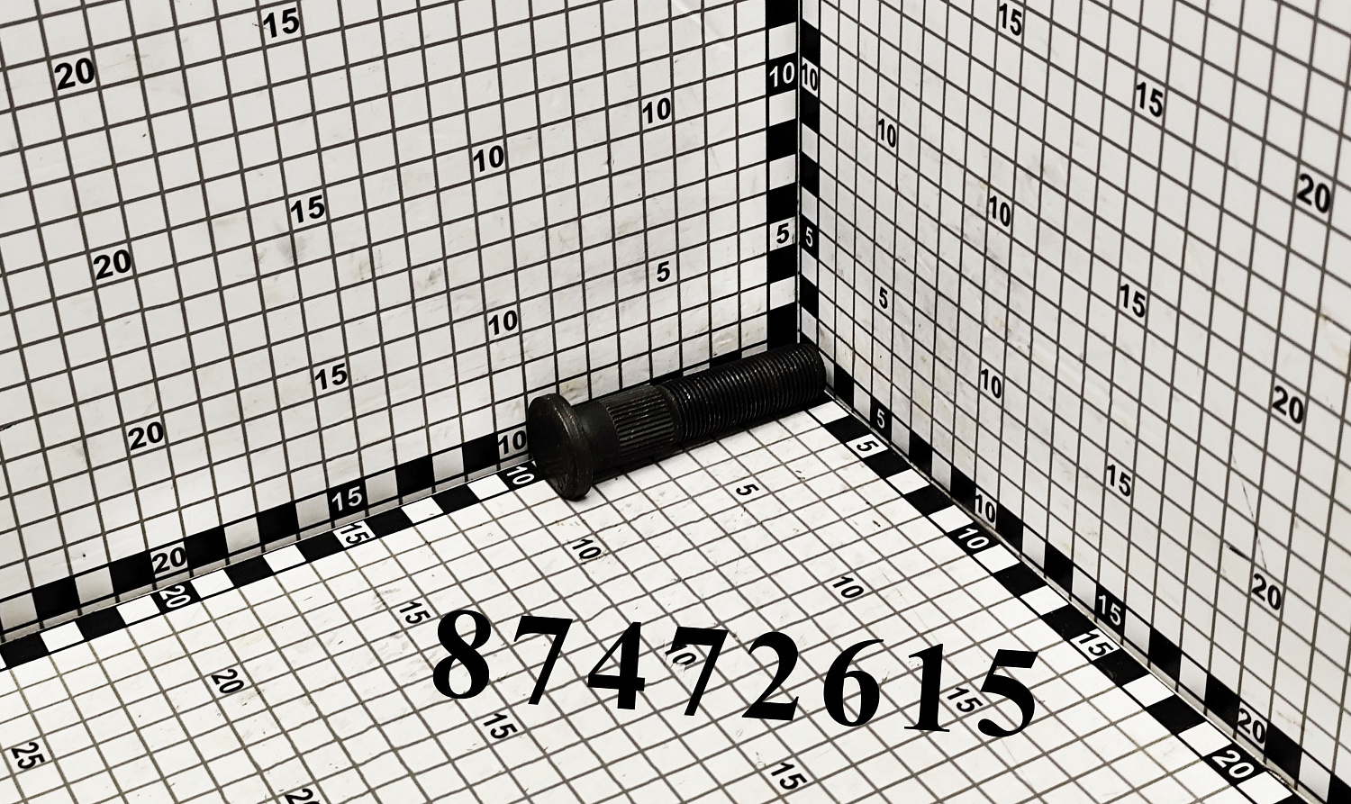 Шпилька колеса 87472615 CNHi