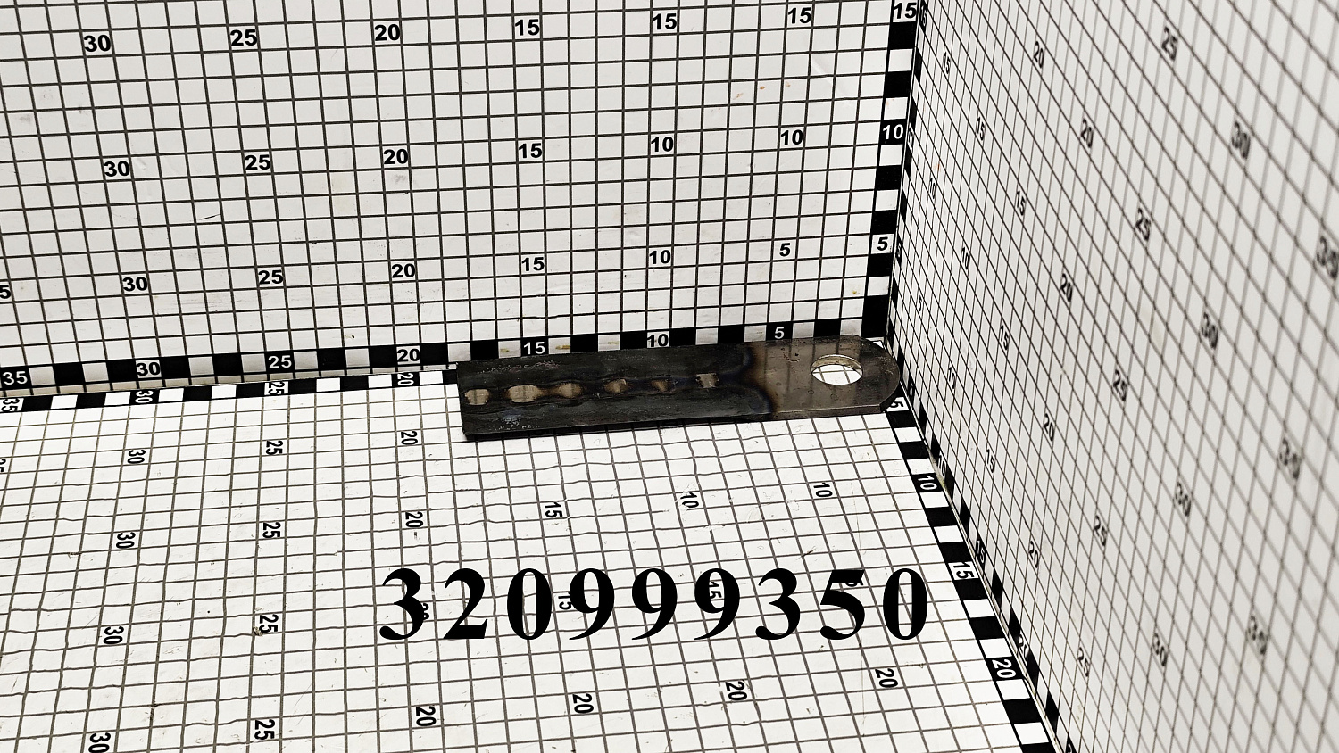 Нож измельчителя 320999350 CNHi