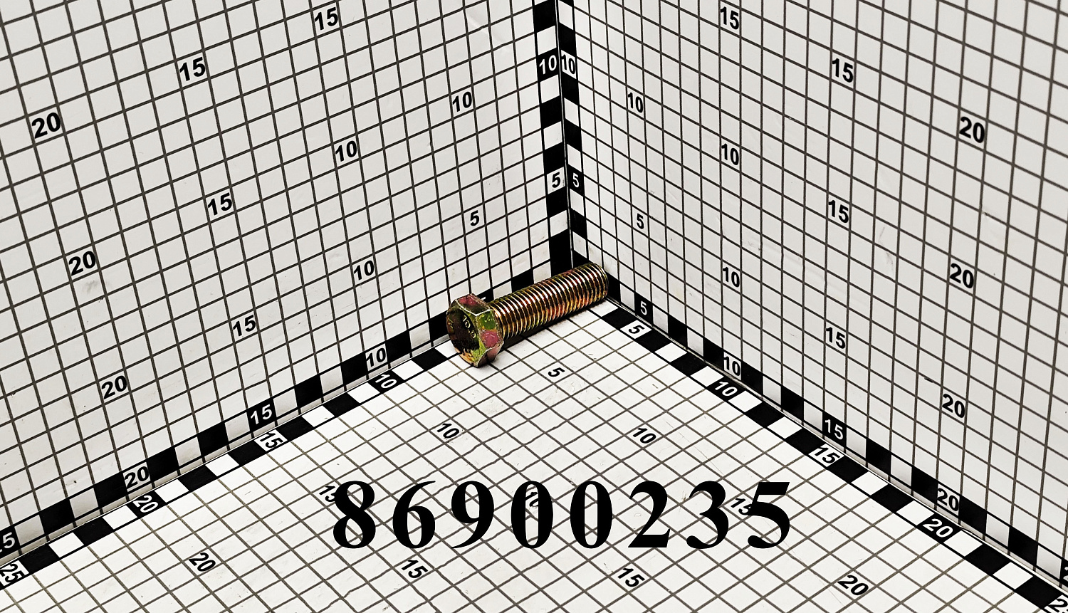 Болт 86900235 CNHi