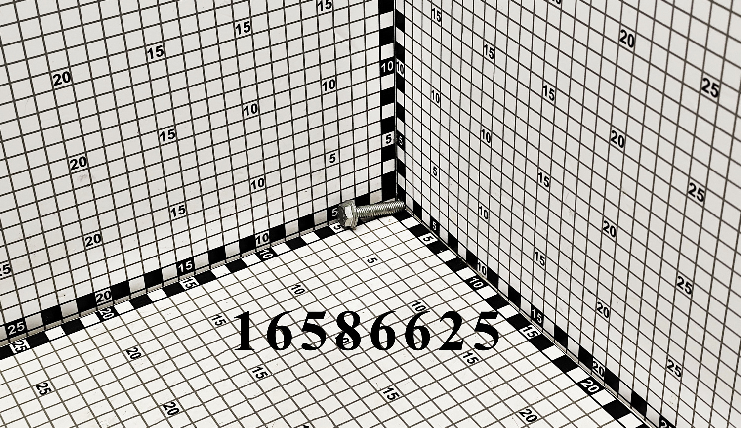 Винт 16586625 CNHi