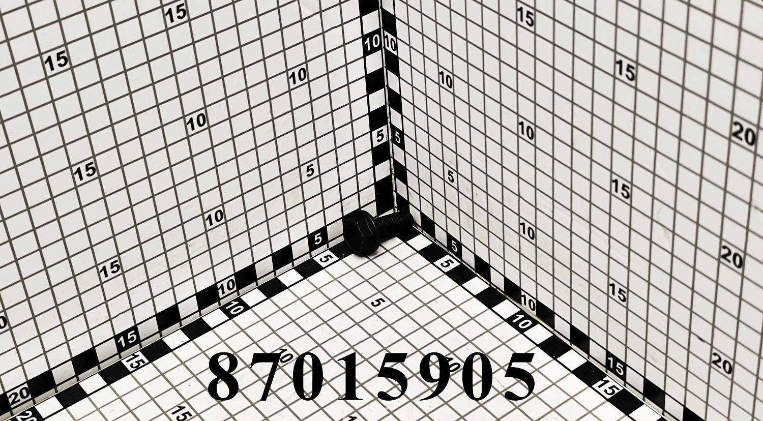 Болт 87015905 CNHi