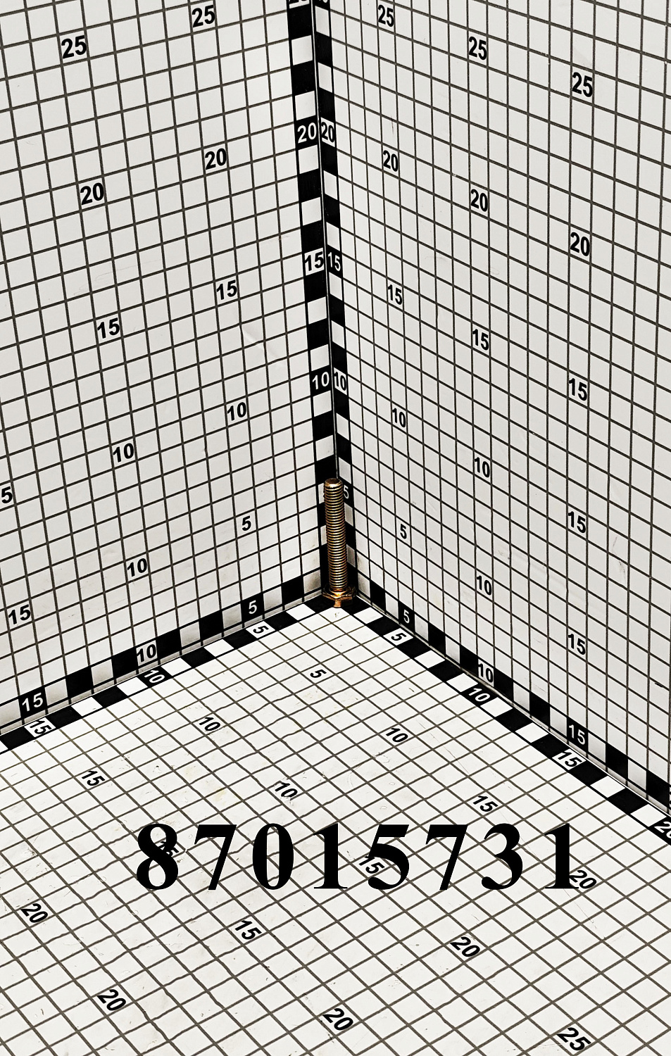 Болт 87015731 CNHi