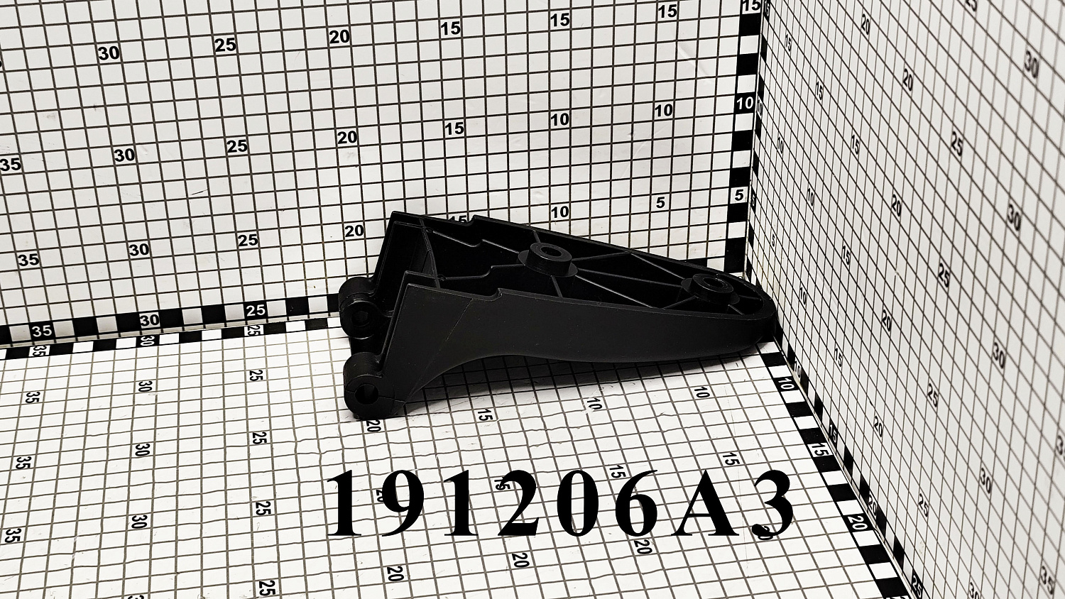 Петля 191206A3 CNHi