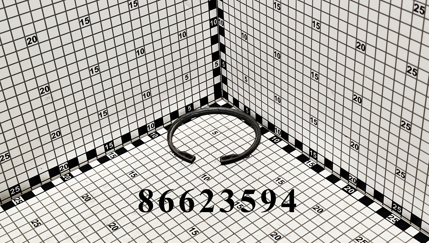 Кольцо стопорное 86623594 CNHi