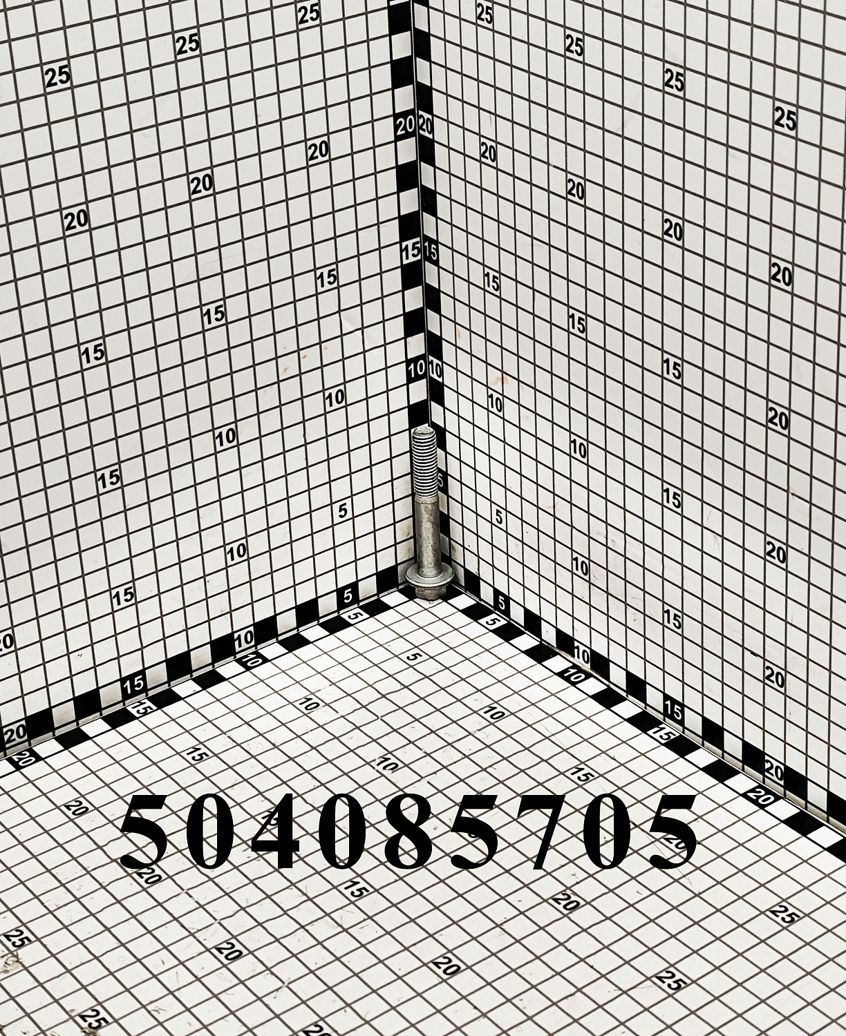 Винт 504085705 (2852744) CNHi