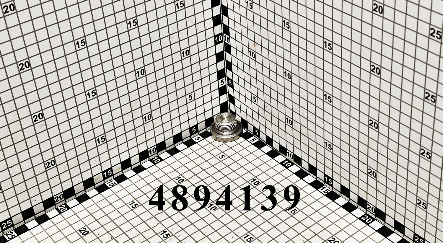 Пробка 4894139 CNHi