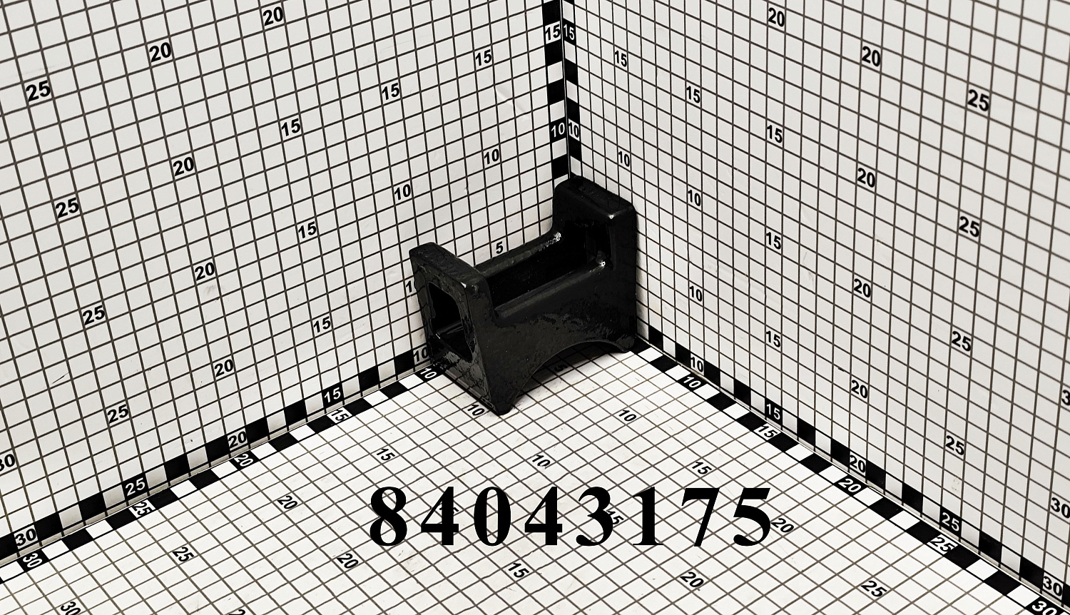 Зажим 84043175 CNHi