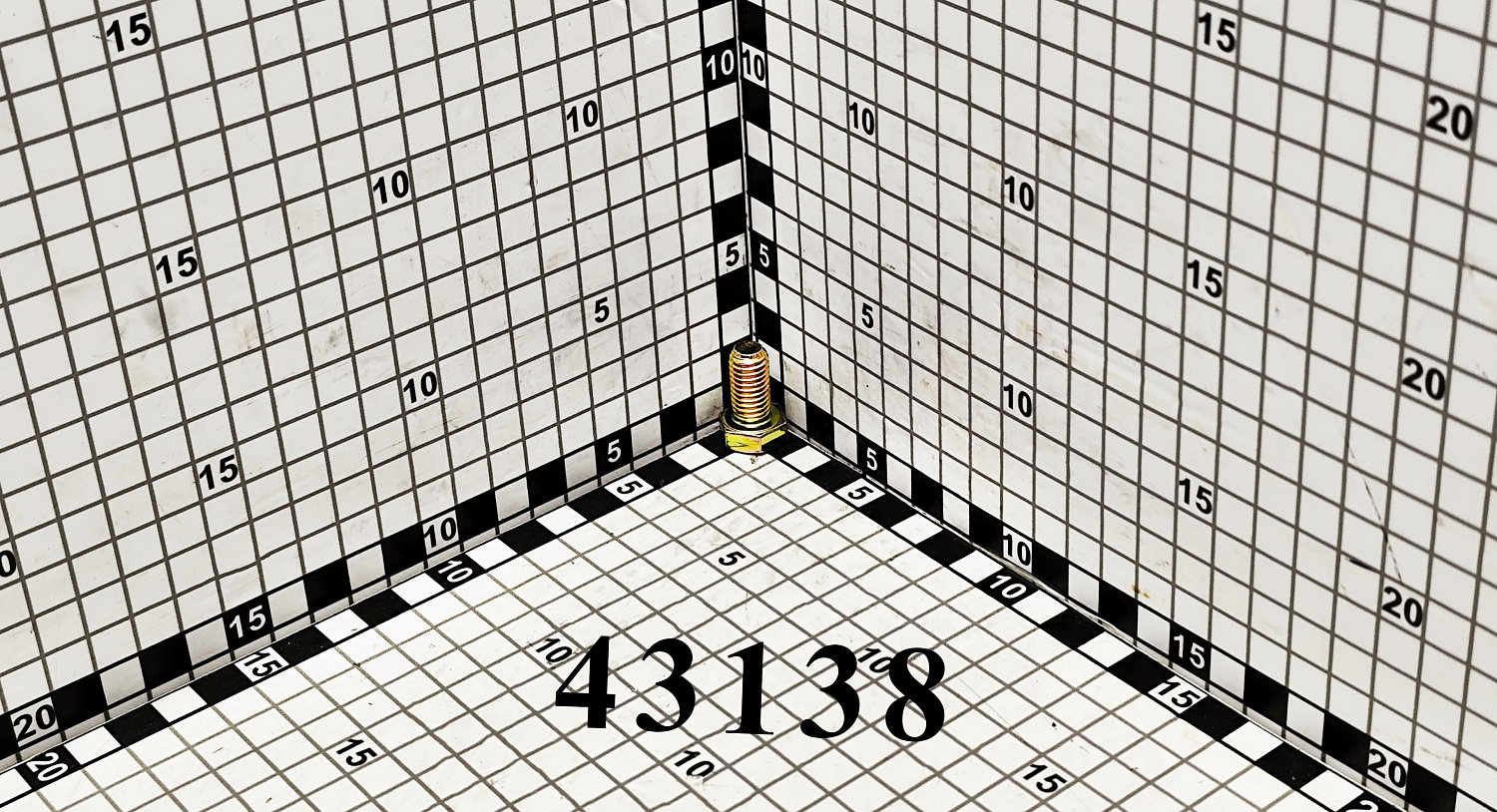 Болт 43138 CNHi