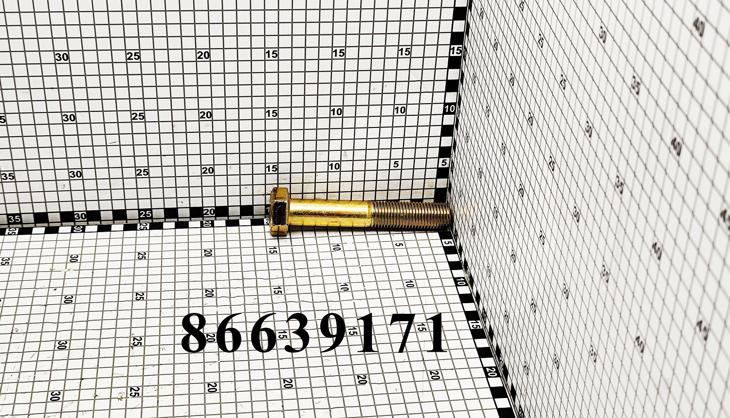 Болт [М22X2.5X130] 86639171 CNHi