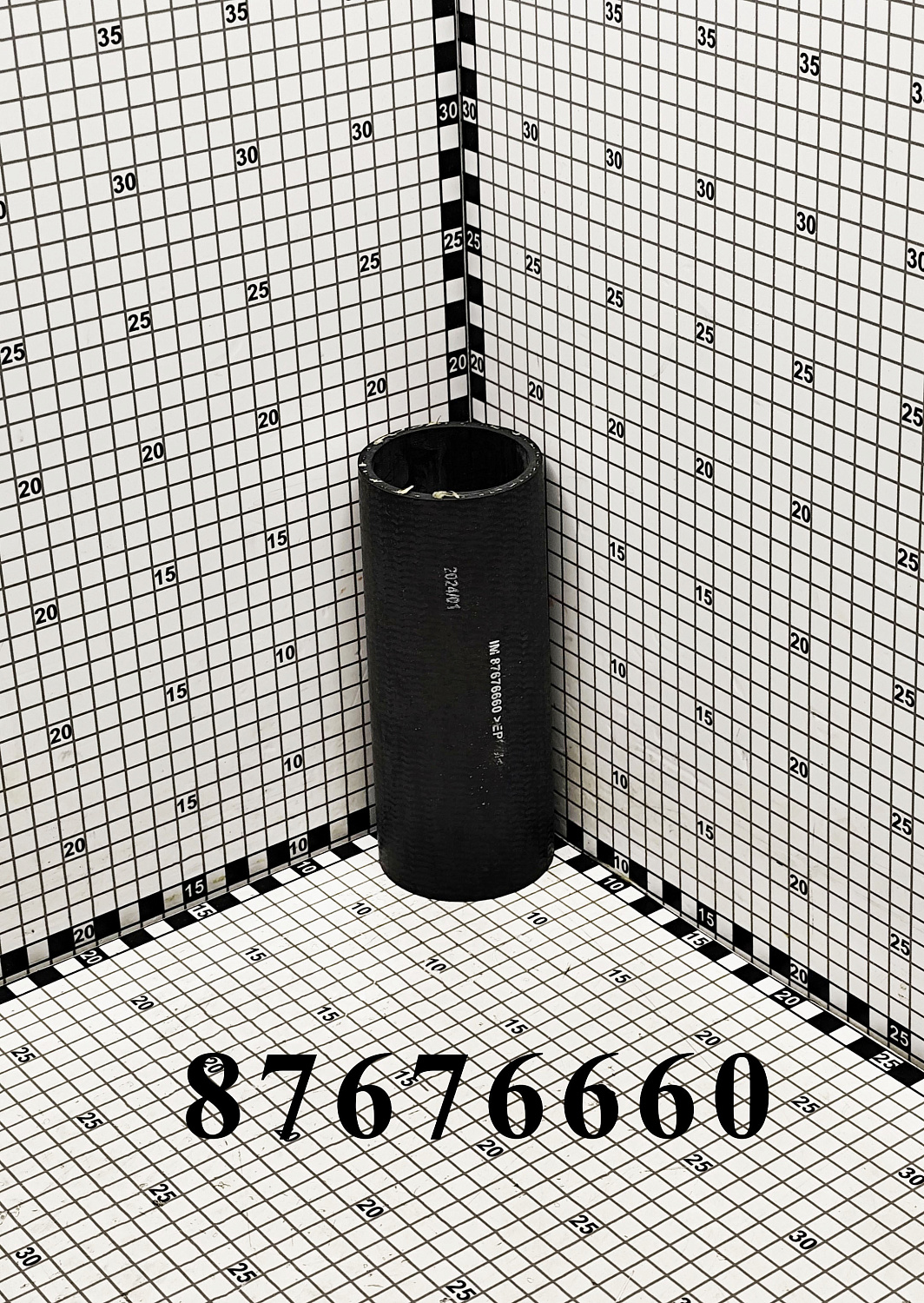 Патрубок 87676660 CNHi