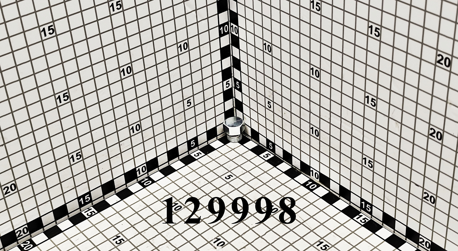 Болт 129998 CNHi