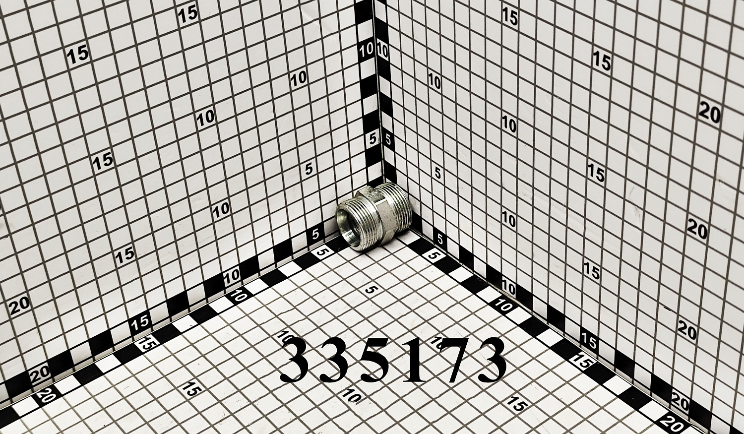 Штуцер 335173 CNHi
