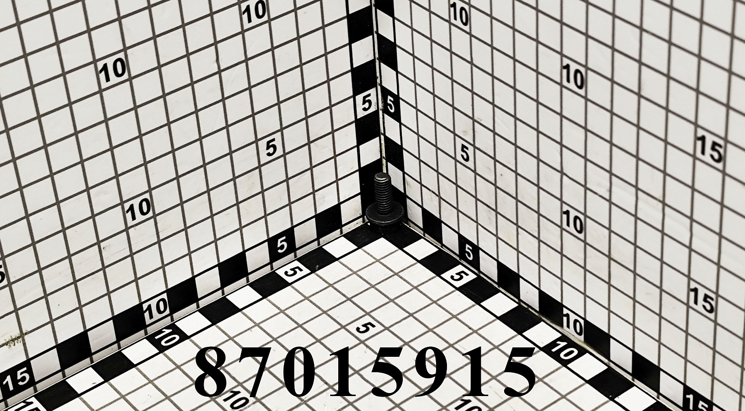 Болт 87015915 CNHi