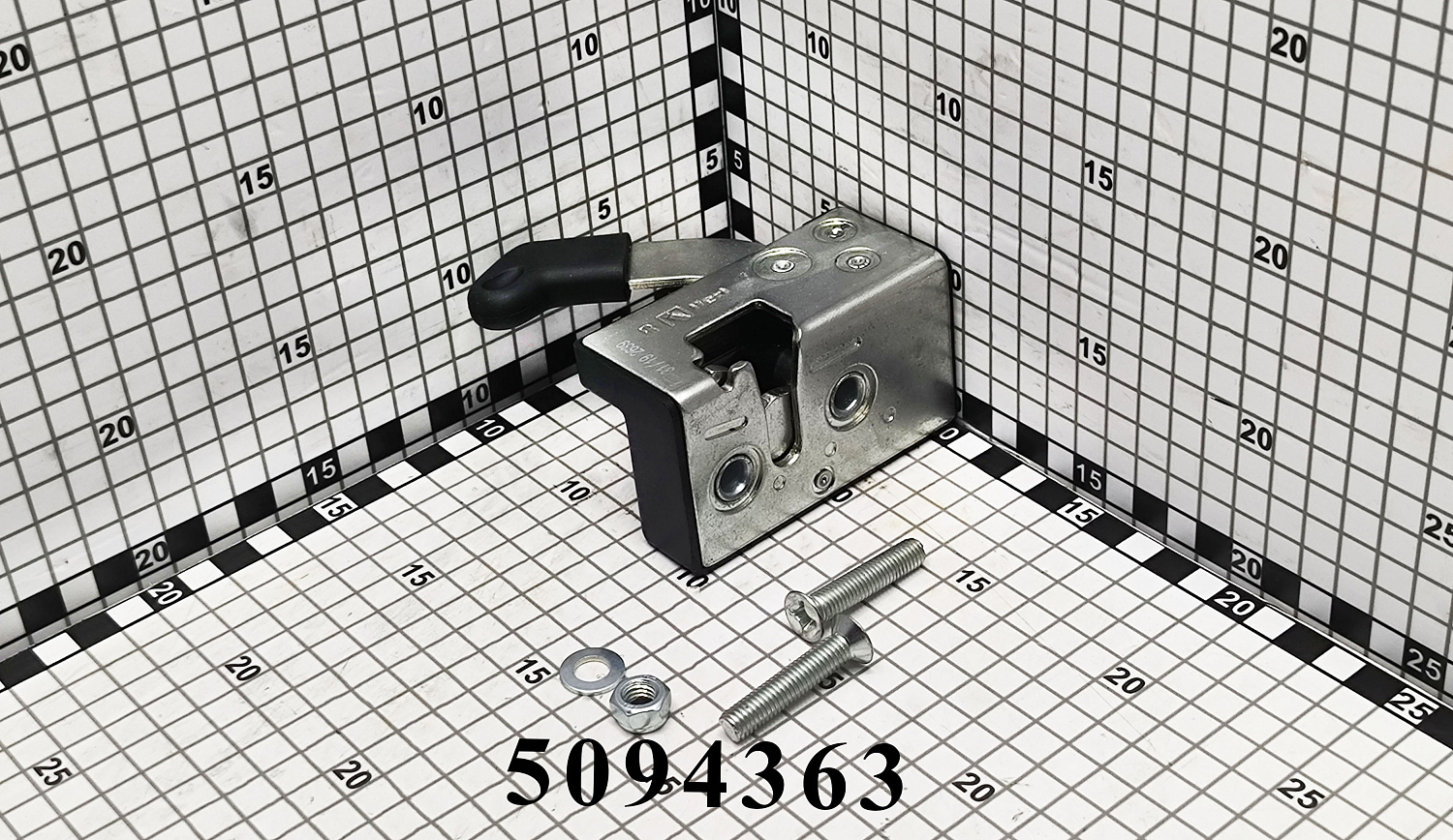 Замок левой двери 5094363 CNHi
