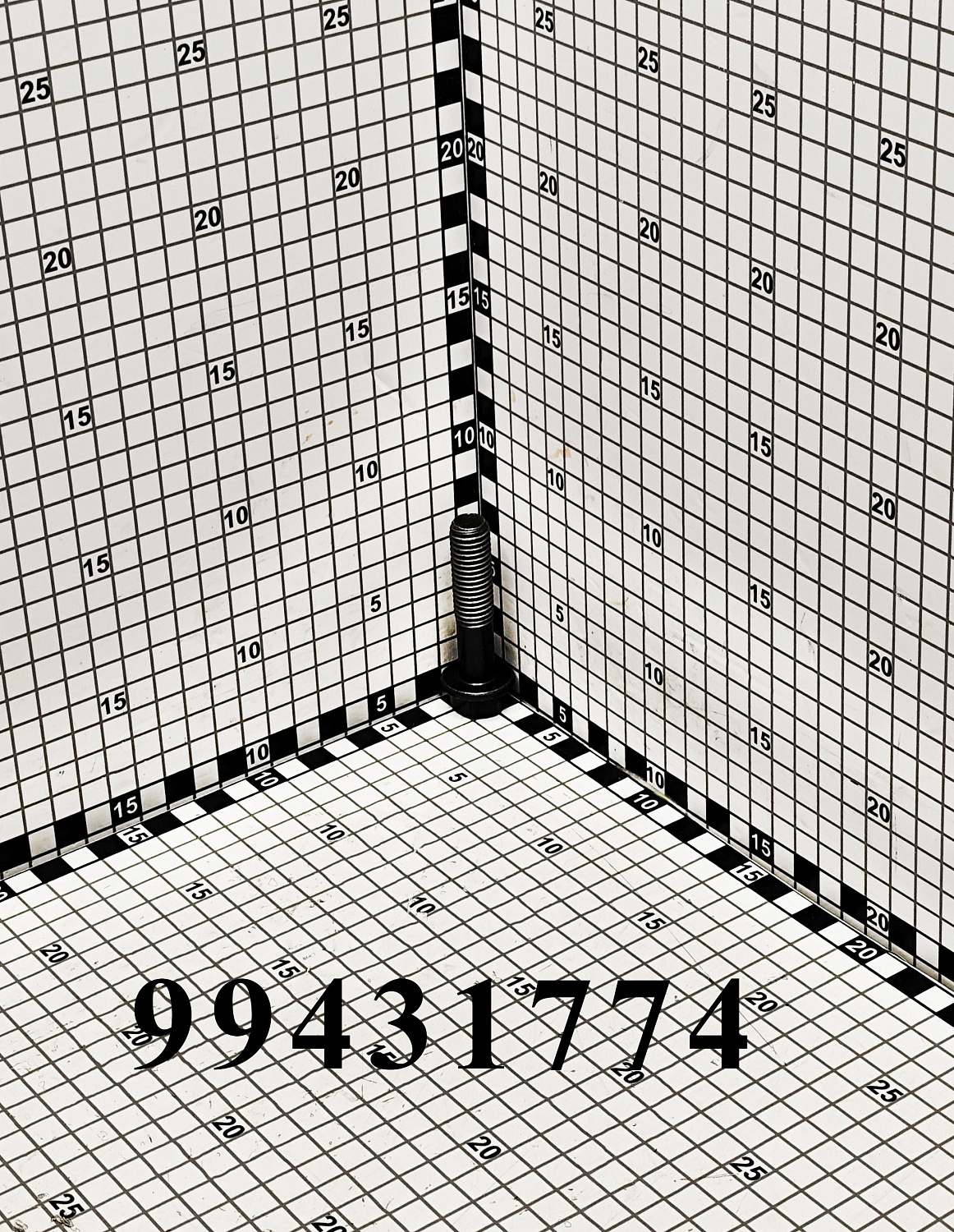 Болт 99431774 CNHi