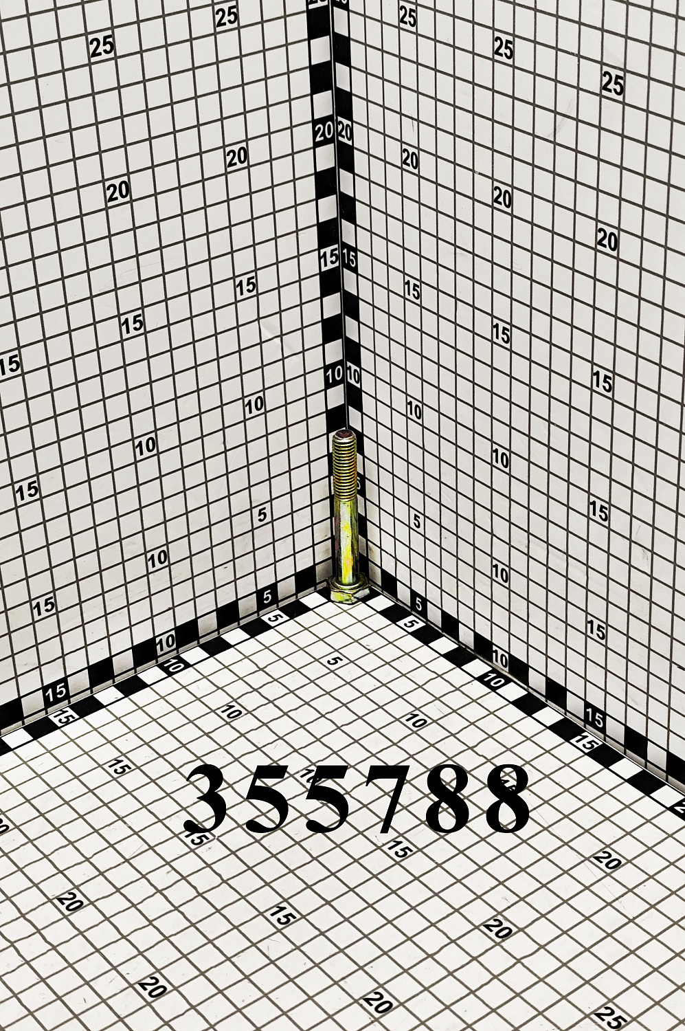 Болт 87015537 (355788) CNHi