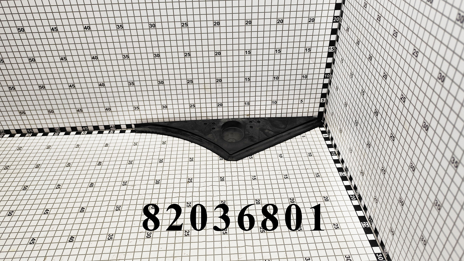 Заглушка 82036801 CNHi