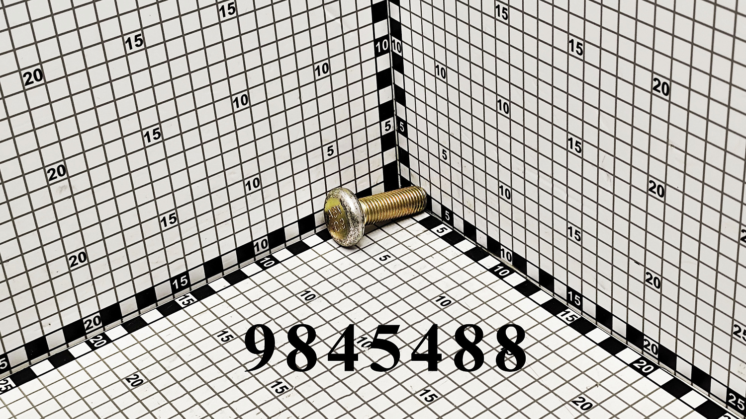 Болт 9845488 CNHi