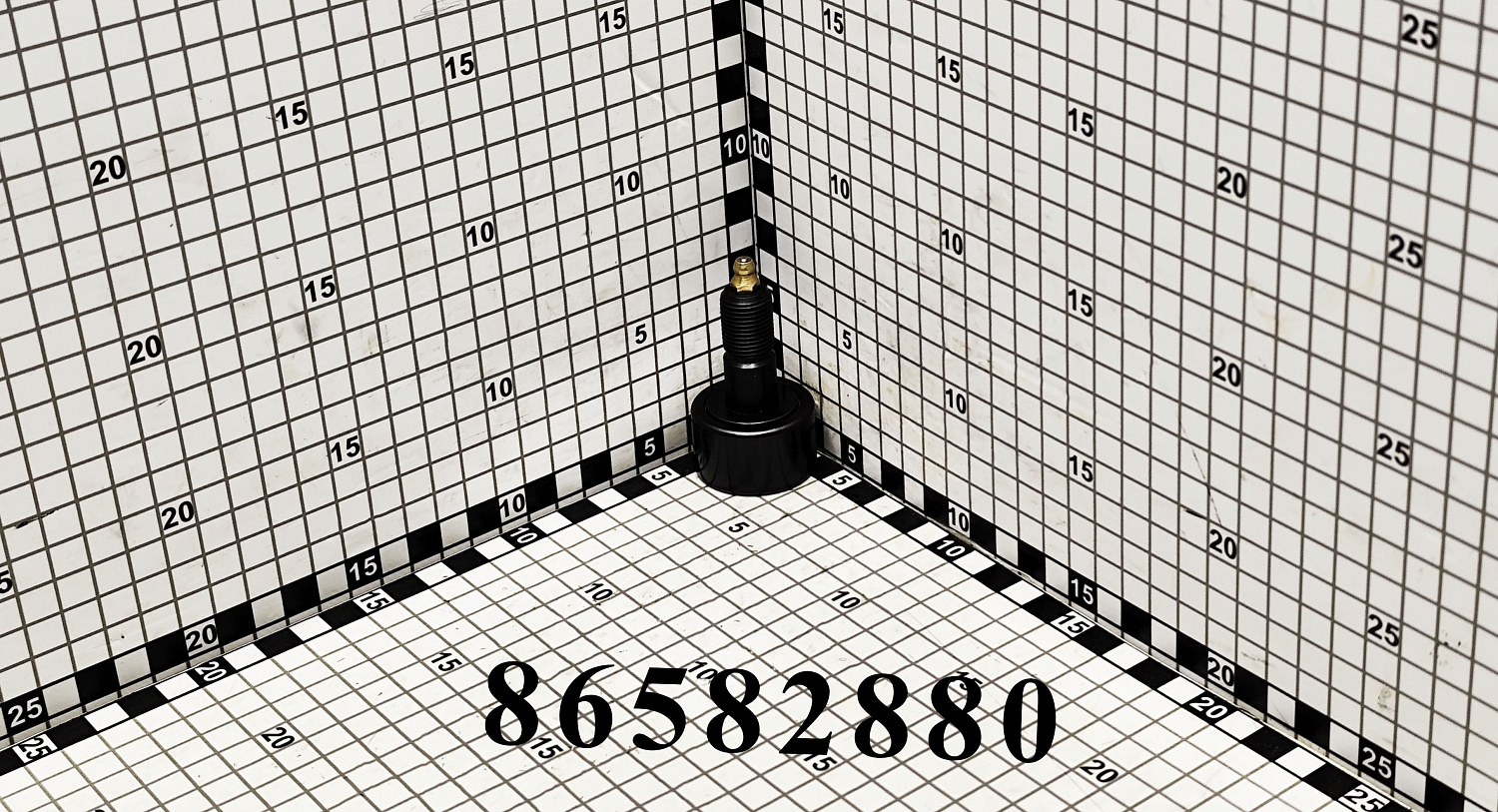 Винт 86582880 CNHi