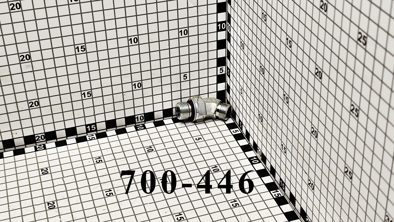 Штуцер 700-446 CNHi