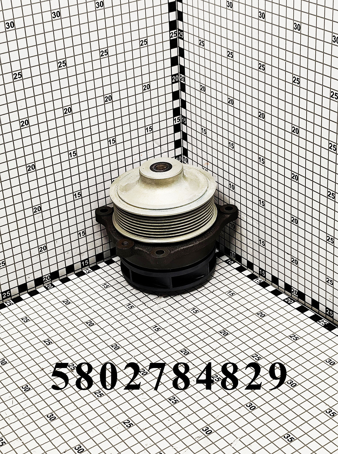 Насос водяной 5802784829 (5801919226, 504361543) CNHi