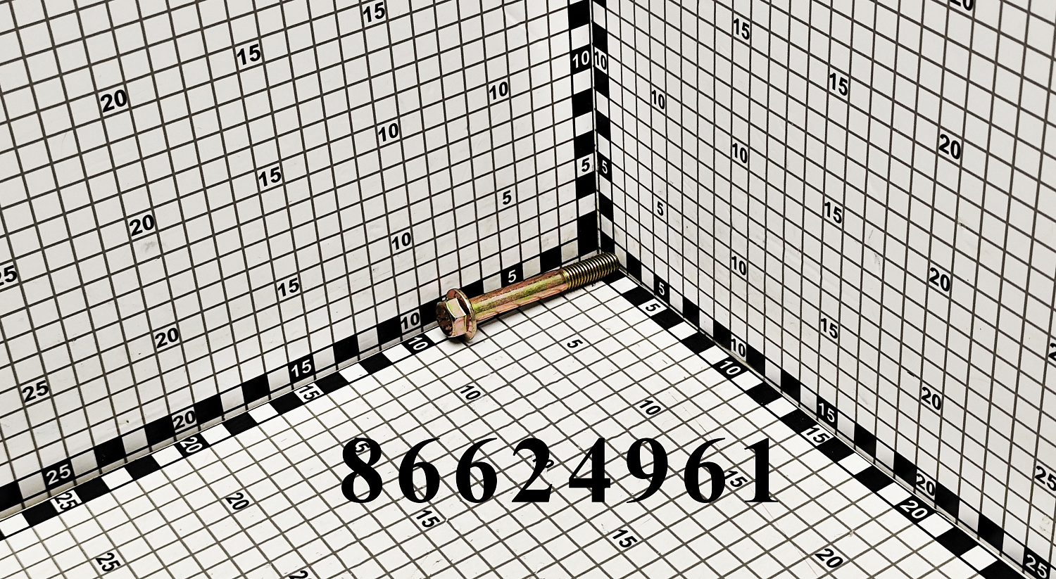 Болт 86624961 CNHi
