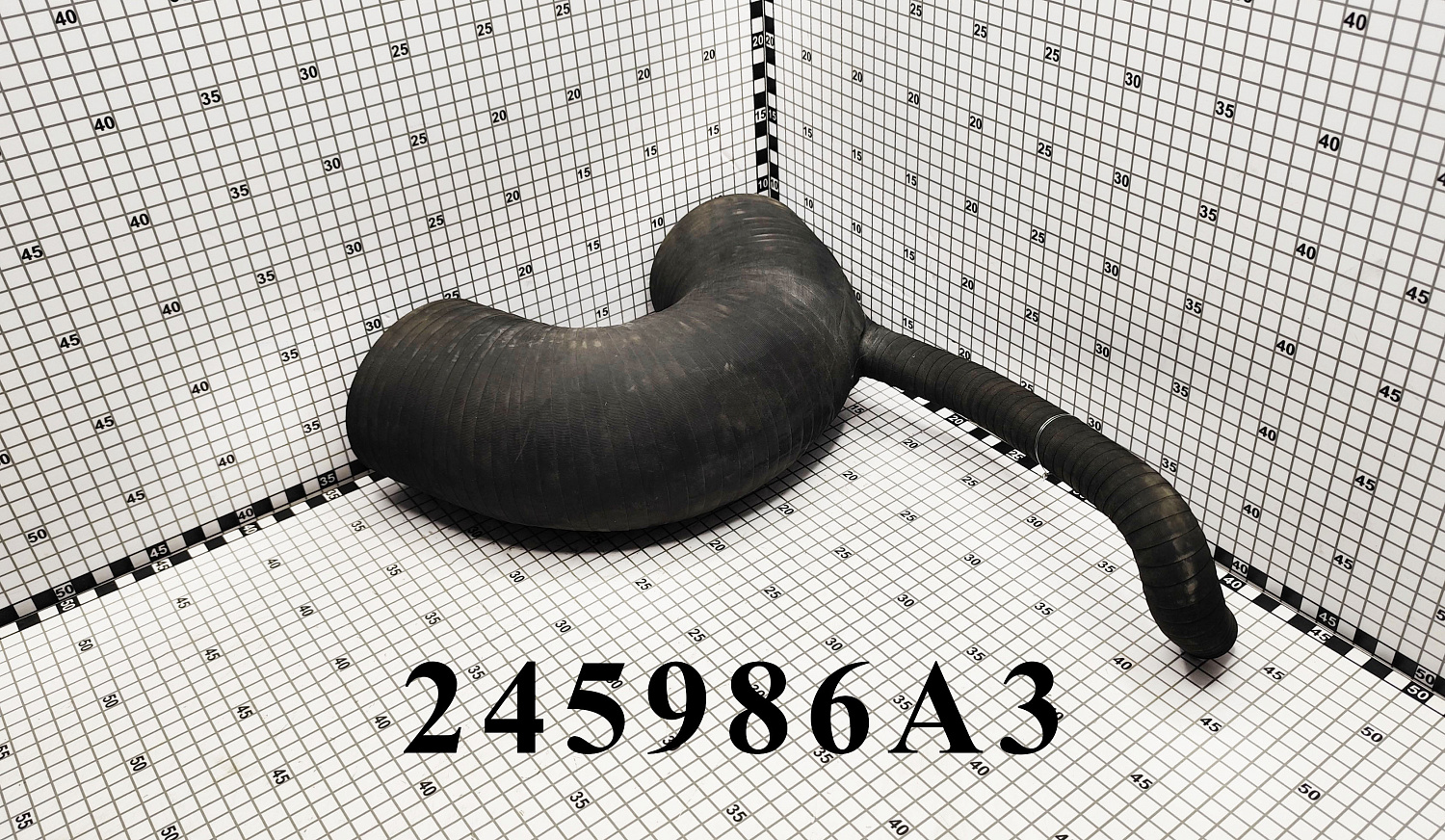 Патрубок 245986A3 CNHi