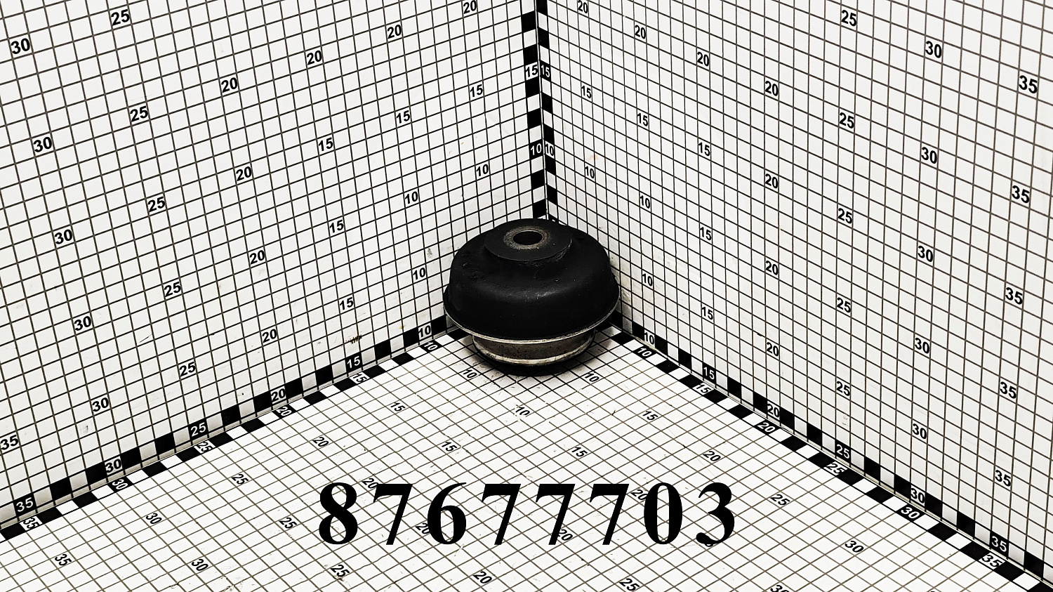 Изолятор 87677703 CNHi