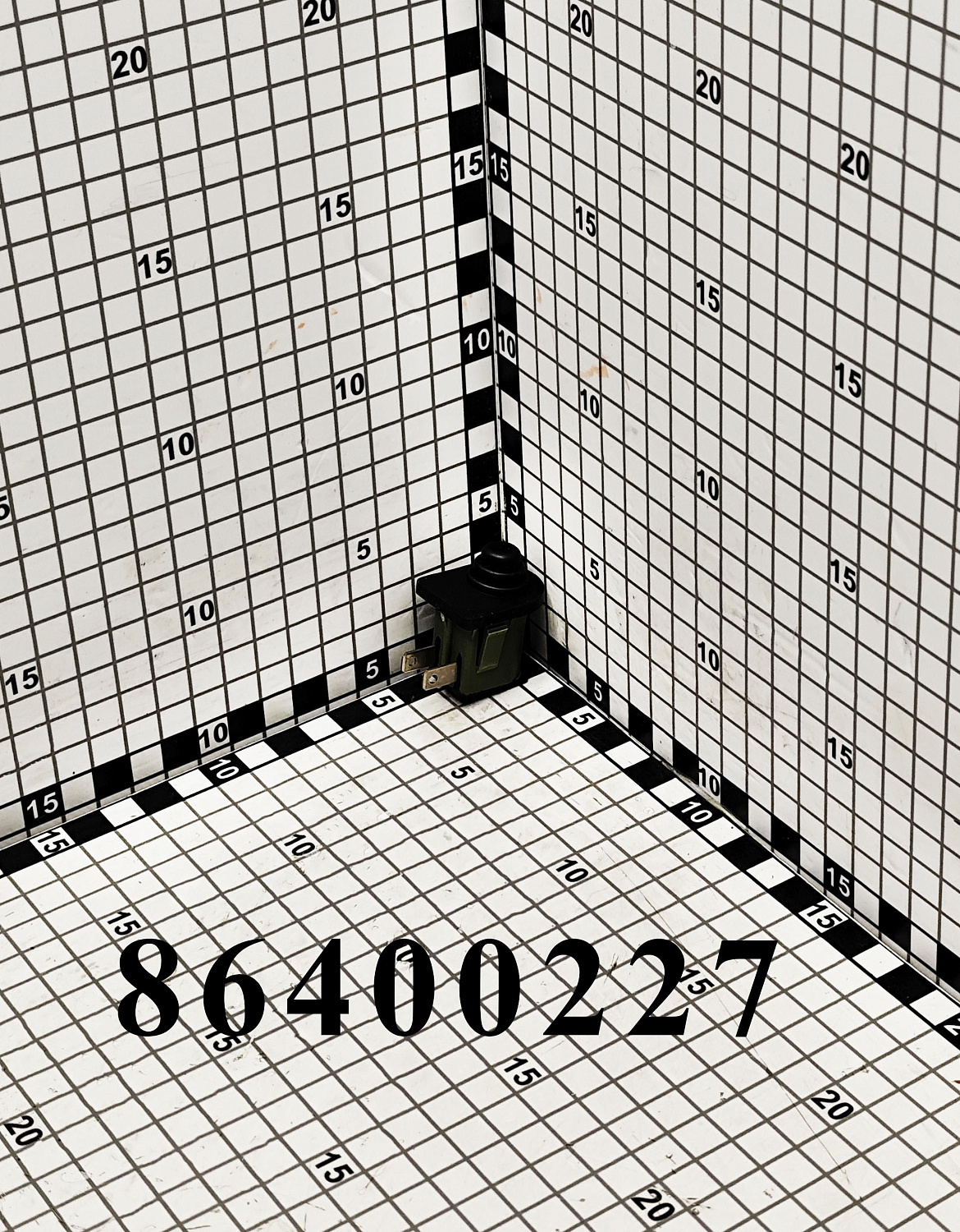 Датчик присутствия оператора 86400227 CNHi