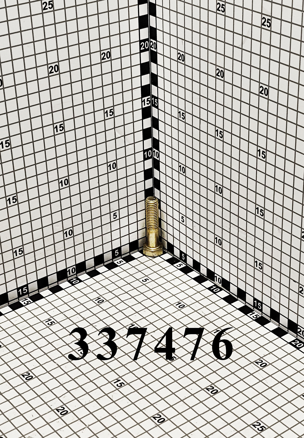 Болт 337476 CNHi
