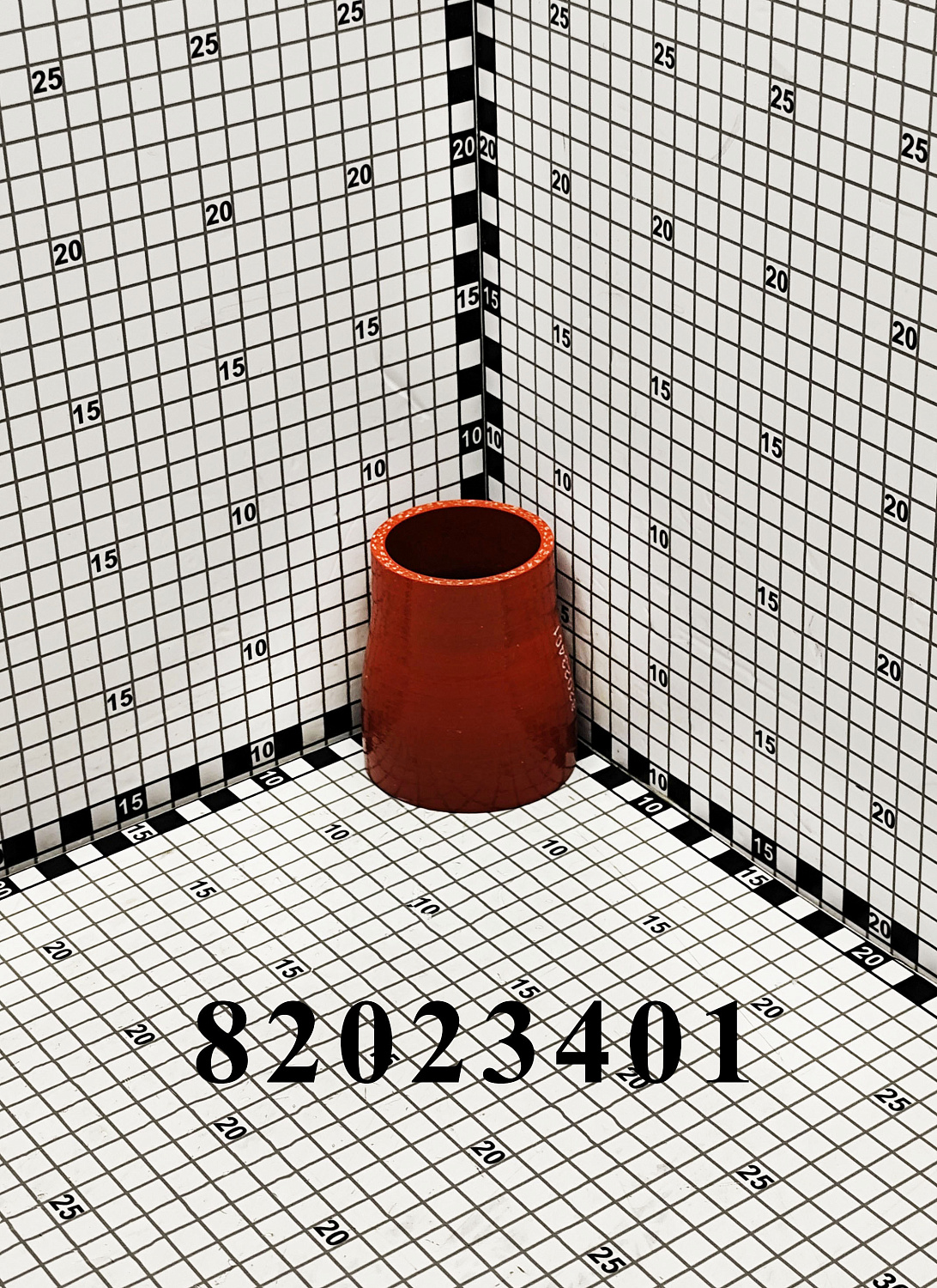 Шланг 82023401 CNHi