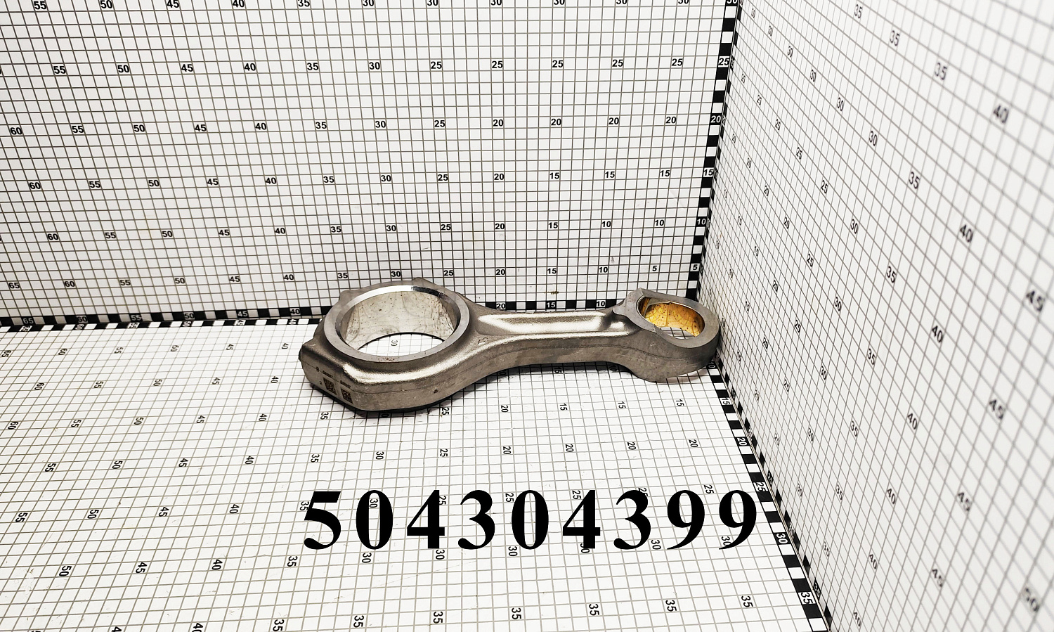 Шатун 504304399 CNHi