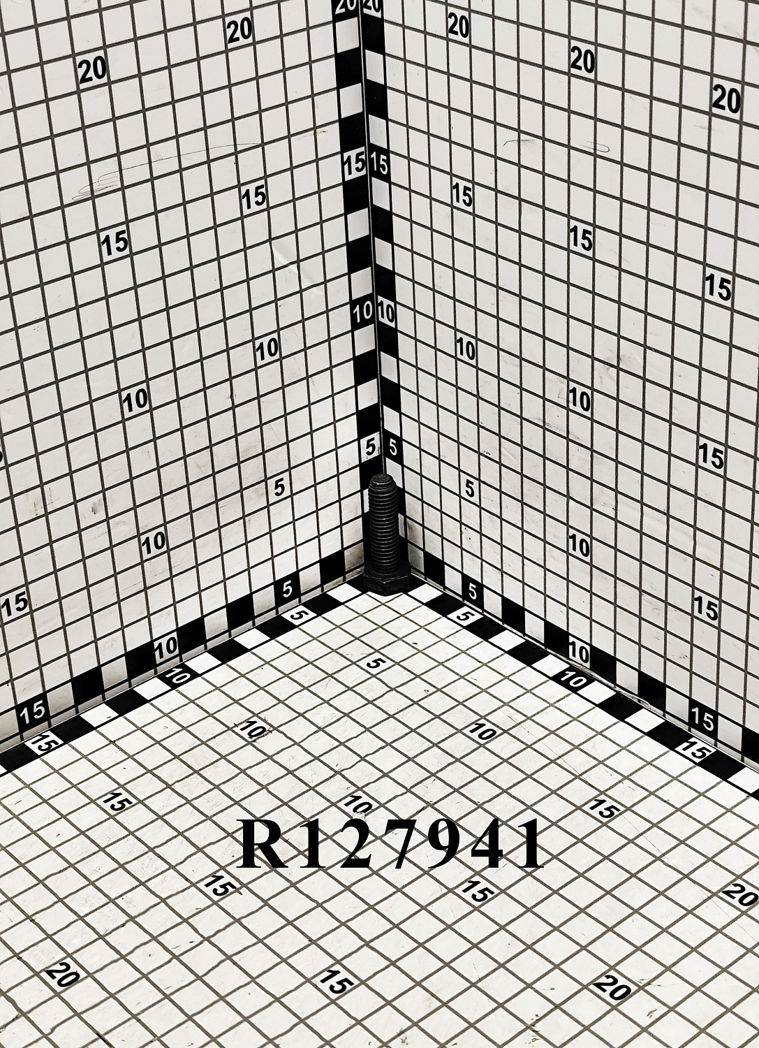 Болт R127941