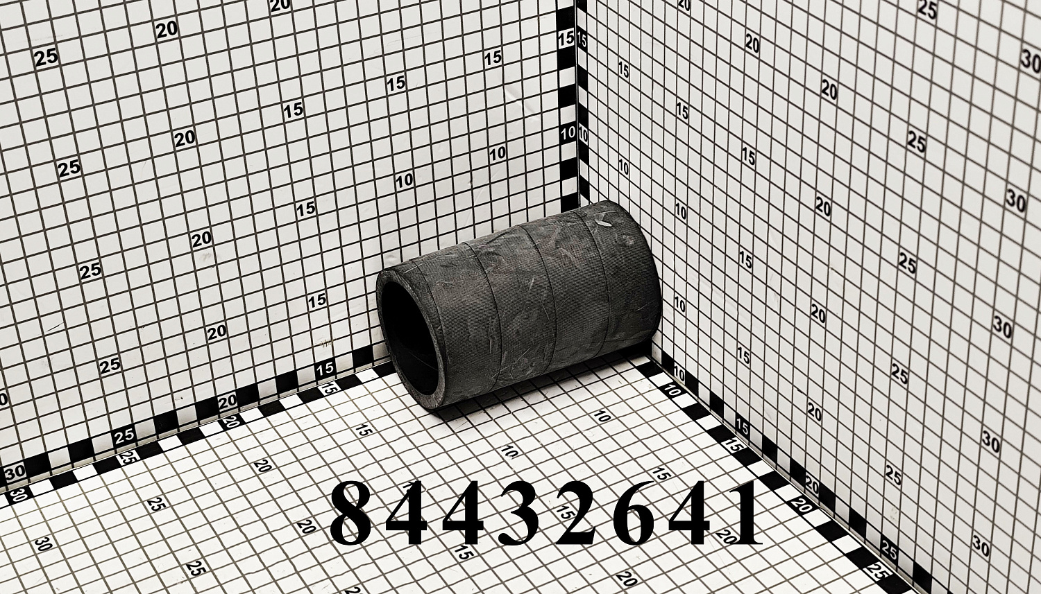 Шланг 84432641 CNHi