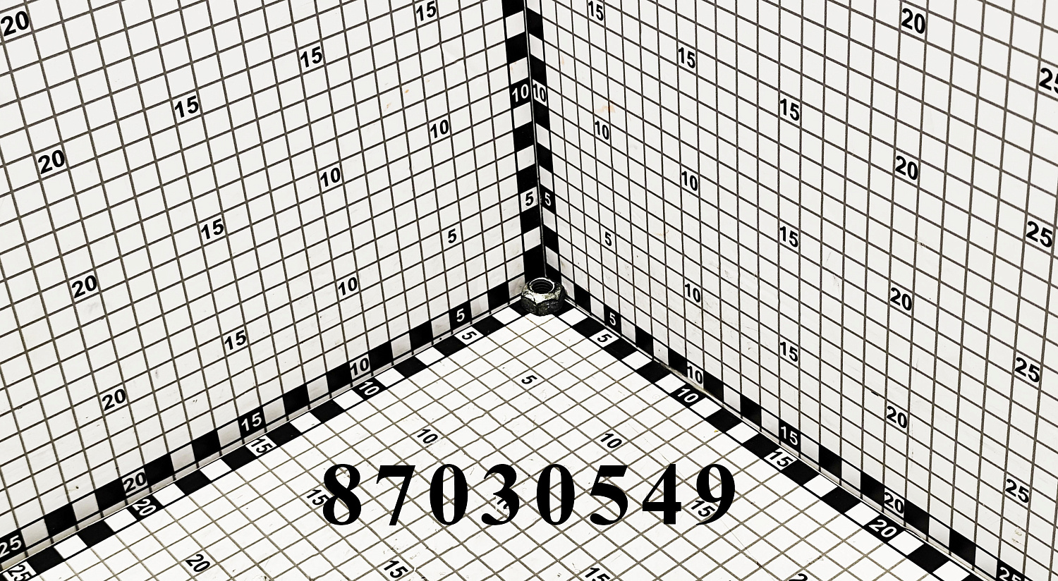 Гайка 87030549 CNHi