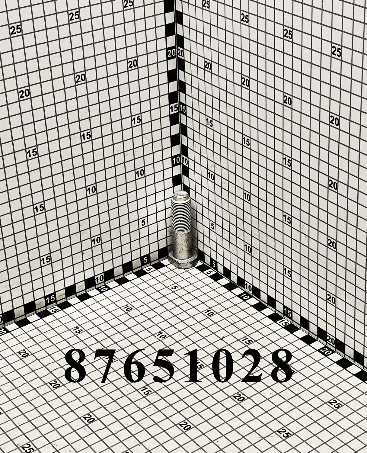 Винт 87651028 CNHi