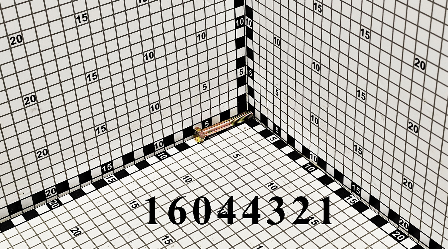 Винт 16044321 CNHi