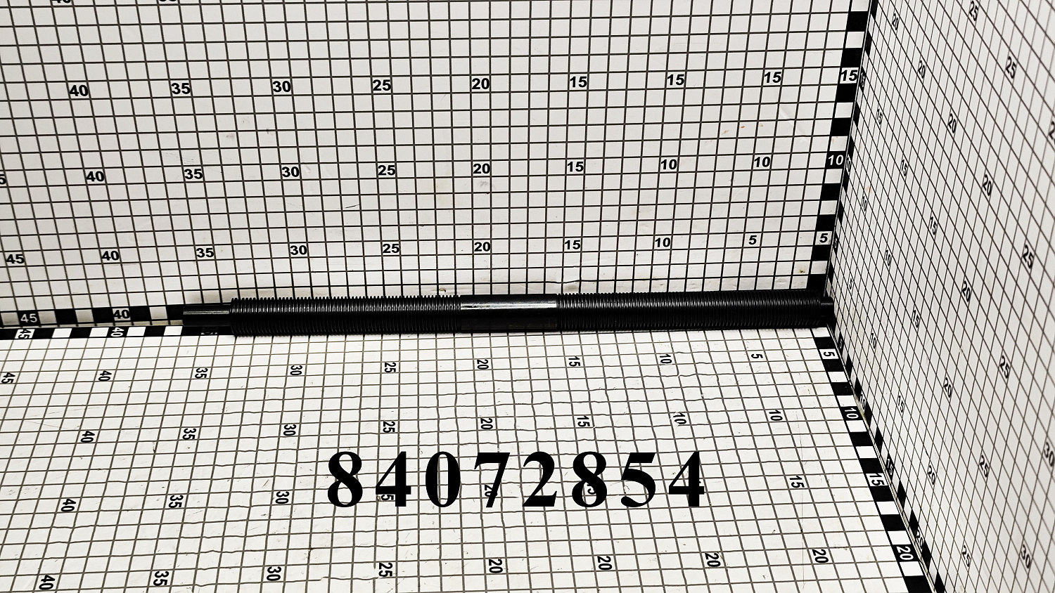 Тяга резьбовая 84072854 CNHi