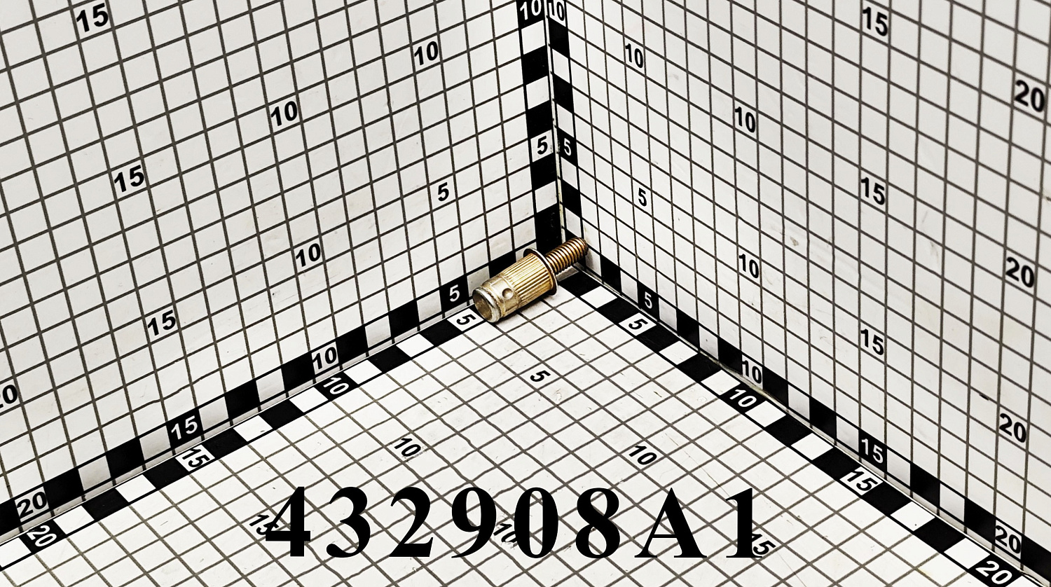 Шпилька 432908A1 CNHi
