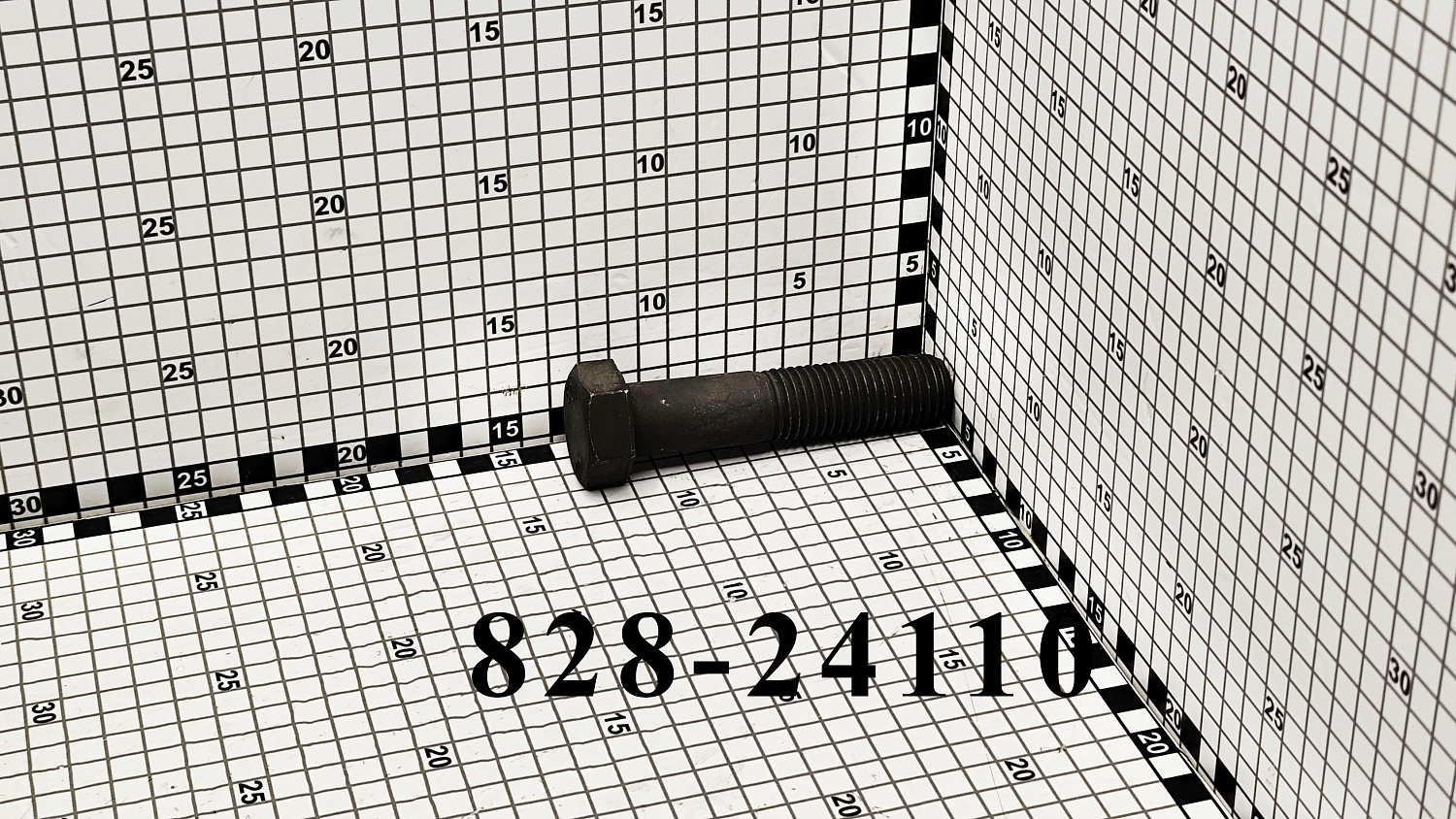 Болт 828-24110 CNHi