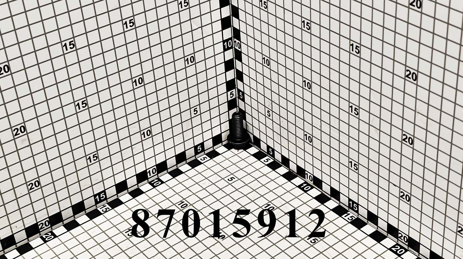 Болт 87015912 CNHi