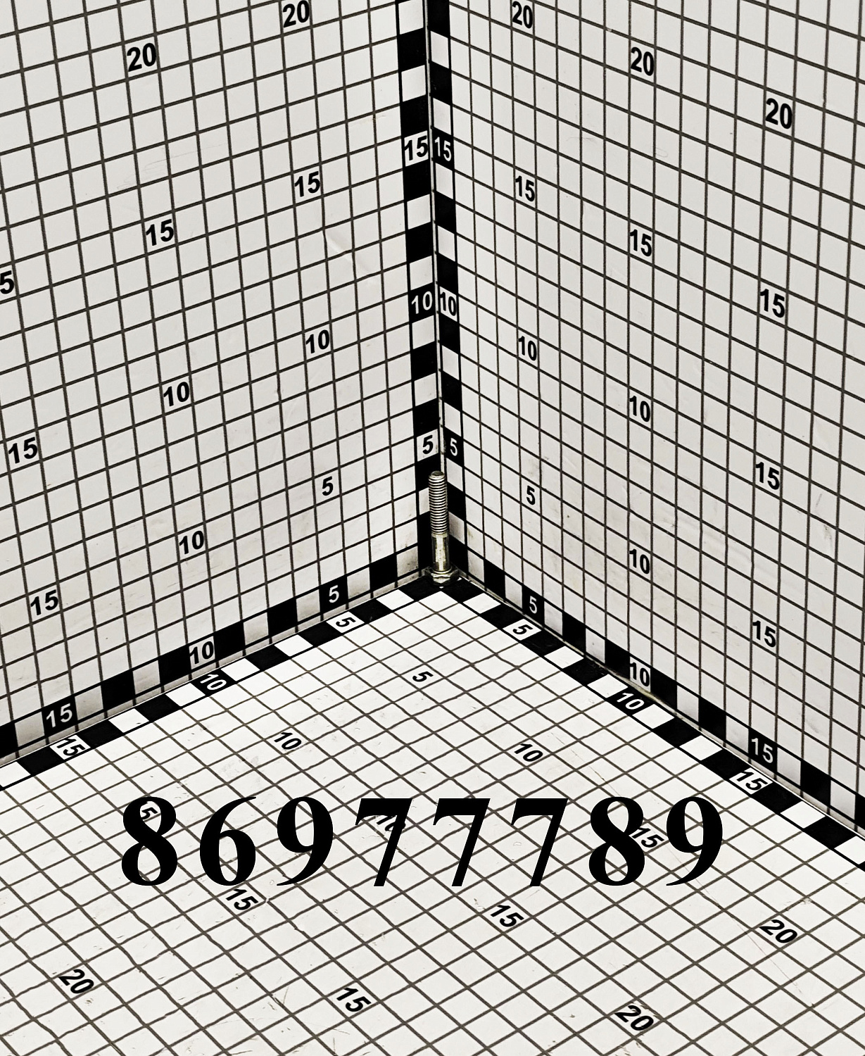 Болт 86977789 CNHi