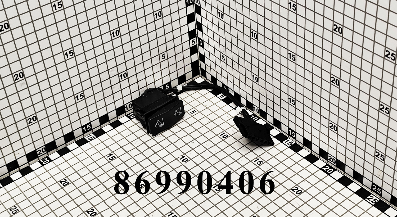 Выключатель 86990406 CNHi